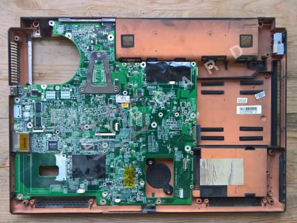 Нижня частина Packard Bell Easynote MB65